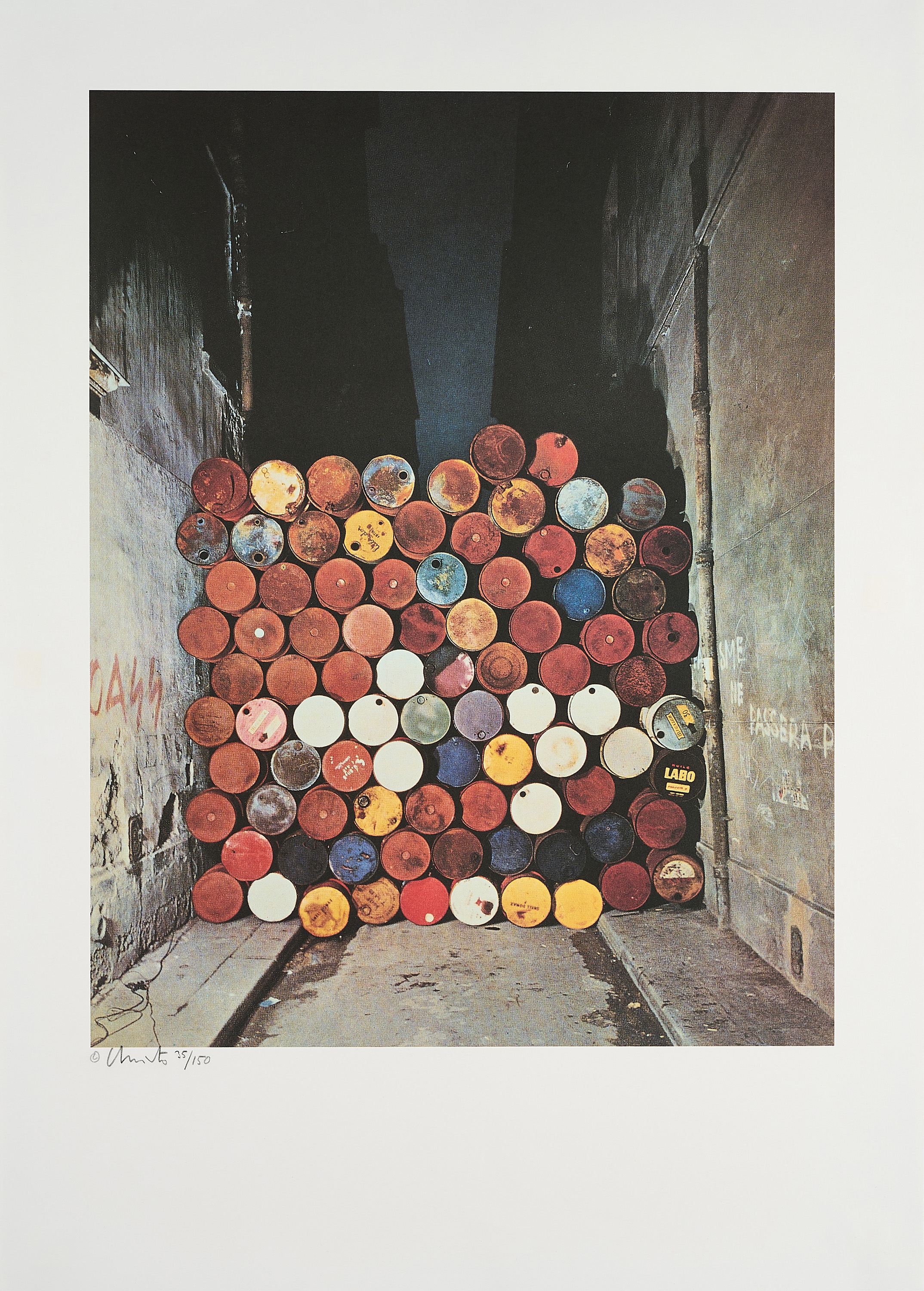 Christo - Wall of Oil Barrels - The Iron Curtain Rue Visconti Paris 1961-62, 79941-14, Van Ham Kunstauktionen