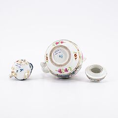 Meissen - Zwoelfteiliges Konvolut mit blau-weissen Dekoren, 76821-128, Van Ham Kunstauktionen