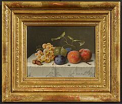 Emilie Preyer - Fruechtestillleben mit Aprikosen Pflaumen und Weintrauben auf einem Tisch mit Damastdecke, 73024-18, Van Ham Kunstauktionen