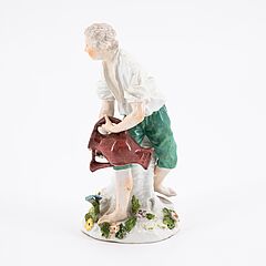 Meissen - Kleine Gaertnerfigur mit Giesskanne, 80170-16, Van Ham Kunstauktionen