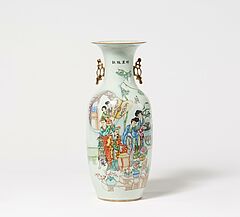 Grosse Balustervase mit figuerlicher Szenerie Famille Rose, 79955-31, Van Ham Kunstauktionen