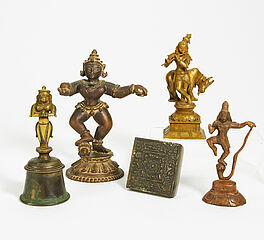 Drei Goetterfiguren eine Glocke mit Hanuman und ein Mandala, 65410-7, Van Ham Kunstauktionen