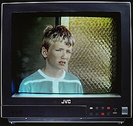 Jeff Wall - Boy on TV Aus Eviction Struggle fuer Parkett 22, 77046-107, Van Ham Kunstauktionen