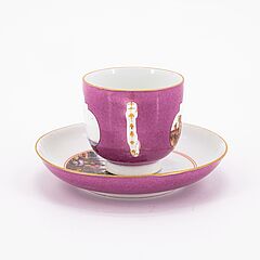 Meissen - Eine Kaffeekanne Tasse und Untertasse mit Purpurfond und Landschaftskartuschen, 76821-226, Van Ham Kunstauktionen