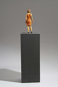 Stephan Balkenhol - Kleine Frau mit orange gefaerbtem Kleid, 75720-1, Van Ham Kunstauktionen