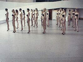 Vanessa Beecroft - VB 35 Performance Solomon R Guggenheim Museum NY-USA, 76032-2, Van Ham Kunstauktionen