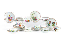 Meissen - 10 Tassen und 13 Untertassen mit verschiedenen Blumendekoren, 76821-156, Van Ham Kunstauktionen