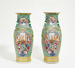 Paar grosse sechskantige Vasen mit figuerlicher Darstellung, 70031-1, Van Ham Kunstauktionen