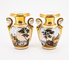 2 Vasen 2 Zuckerdosen 5 Tassen mit UT Milchkaennchen amp Schale, 76821-113, Van Ham Kunstauktionen