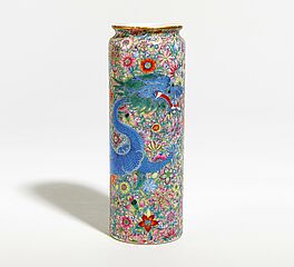 Vase mit hellblauem Drachen in mille fleur, 66621-7, Van Ham Kunstauktionen