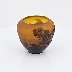 Emile Galle - Kleine Vase mit floralem Dekor, 73549-12, Van Ham Kunstauktionen