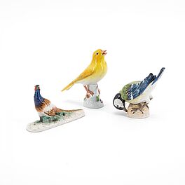 Meissen - Drei Vogelfiguren Meise auf Nuss Kanarienvogel und Fasan, 76682-11, Van Ham Kunstauktionen