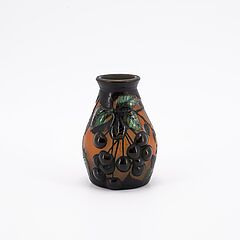 Kleine Vase mit plastischen Fruechten, 79561-15, Van Ham Kunstauktionen