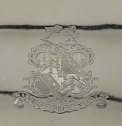 William Brown - Aussergewoehnlich grosses Tablett mit Wappengravur der Baronets Eden, 73649-1, Van Ham Kunstauktionen