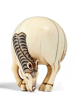 Netsuke Grasendes Pferd, 65125-9, Van Ham Kunstauktionen