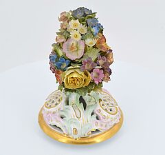 Meissen - Kleine Potpourri-Vase auf Sockel, 73240-1, Van Ham Kunstauktionen