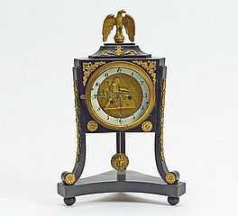 Pendule mit Amor als Schmied und Adlerbekroenung, 54831-20, Van Ham Kunstauktionen