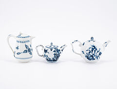 Meissen - Zwoelfteiliges Konvolut mit blau-weissen Dekoren, 76821-128, Van Ham Kunstauktionen