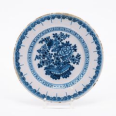Frankreich und Delft - Gruppe von 15 Tellern Platten und Schalen, 75971-7, Van Ham Kunstauktionen