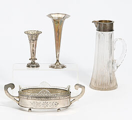 Ua USA und England - Kleine Jardiniere Karaffe mit Silbermontierung und 2 kleine Vasen, 73453-28, Van Ham Kunstauktionen