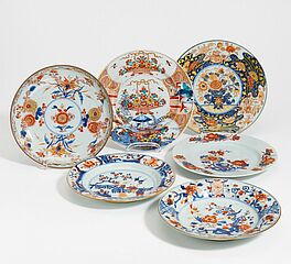 Sechs Imari-Teller mit Blumen, 64493-24, Van Ham Kunstauktionen