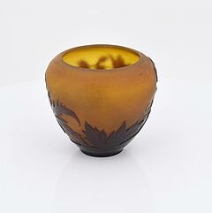 Emile Galle - Kleine Vase mit floralem Dekor, 73549-12, Van Ham Kunstauktionen