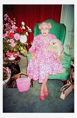 Juergen Teller - Dame Barbara Cartland Hertfordshire, 68004-56, Van Ham Kunstauktionen