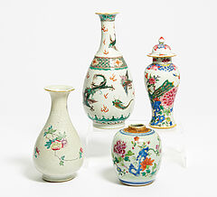 Vier kleine Vasen mit Paeonien Phoenix und Drachen, 66016-10, Van Ham Kunstauktionen