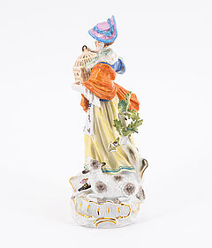 Meissen - Grosse Figur einer Schaeferin mit Vogelkaefig, 79866-27, Van Ham Kunstauktionen