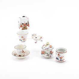 Meissen - Gruppe von 7 Objekten mit Kakiemmondekor, 76821-21, Van Ham Kunstauktionen