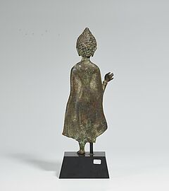 Stehender Buddha mit offenem Gewand, 66534-4, Van Ham Kunstauktionen
