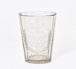 Glas mit Monogrammgravur, 55042-41, Van Ham Kunstauktionen