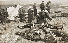 Dmitri Baltermants - Hitlerites atrocities in Kerch Bodies of Kerch residents shot by Germans, 68004-279, Van Ham Kunstauktionen