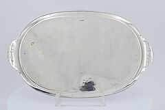 Kleines ovales Tablett mit Perlrand, 73045-12, Van Ham Kunstauktionen