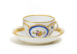 St Petersburg - Tasse und Untertasse mit Blumenkartuschen, 55370-12, Van Ham Kunstauktionen