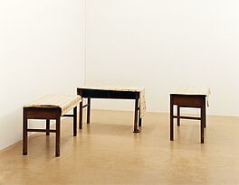 Ricarda Roggan - Drei Tische mit braunen Beinen I, 68004-192, Van Ham Kunstauktionen