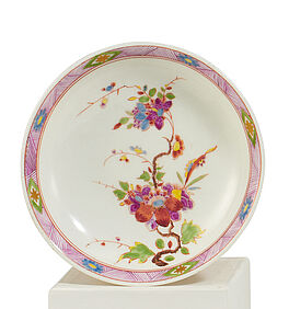 Meissen - Unterschale mit farbenfrohem Kakiemondekor, 80051-5, Van Ham Kunstauktionen