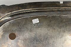 William Brown - Aussergewoehnlich grosses Tablett mit Wappengravur der Baronets Eden, 73649-1, Van Ham Kunstauktionen