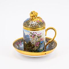 Muenchen - Deckeltasse und Untertasse mit Darstellungen des Schloss Schwangau, 79607-12, Van Ham Kunstauktionen