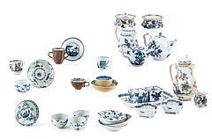 Meissen - Zwoelfteiliges Konvolut mit blau-weissen Dekoren, 76821-128, Van Ham Kunstauktionen