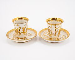 Meissen - Zwei Doppelhenkelbecher und Untertassen mit Goldchinesen, 76821-55, Van Ham Kunstauktionen