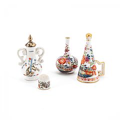 Meissen - 2 Miniaturvasen loeschhuetchen und Fingerhut mit chinoisen Dekoren, 76821-24, Van Ham Kunstauktionen