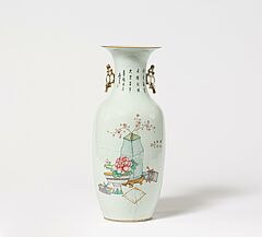 Grosse Balustervase mit figuerlicher Szenerie Famille Rose, 79955-31, Van Ham Kunstauktionen