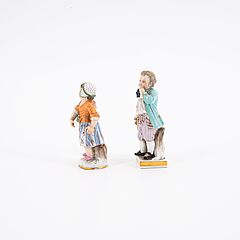 Meissen - Gruppe einer Kinderfigur als Winzer und drei Amoretten, 79909-37, Van Ham Kunstauktionen