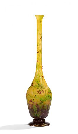 Daum Freres - Seltene Vase Bryone mit Beerenzweigen und plastischen Beeren, 79380-1, Van Ham Kunstauktionen