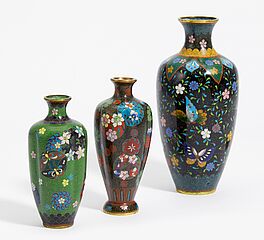 Drei Cloisonne-Vasen, 66104-18, Van Ham Kunstauktionen