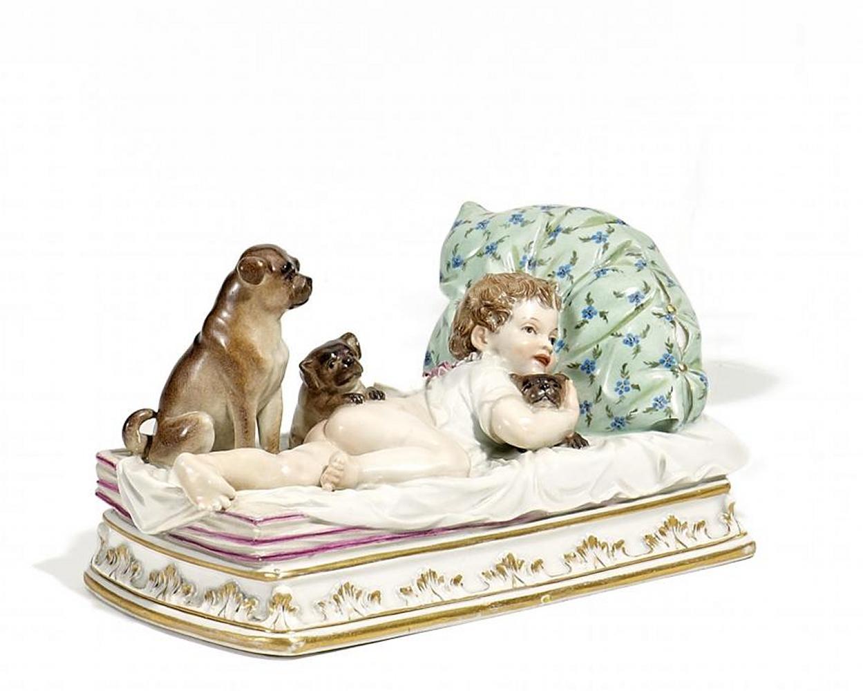 Meissen - Kind auf Kanapee mit Hunden, 56585-3, Van Ham Kunstauktionen